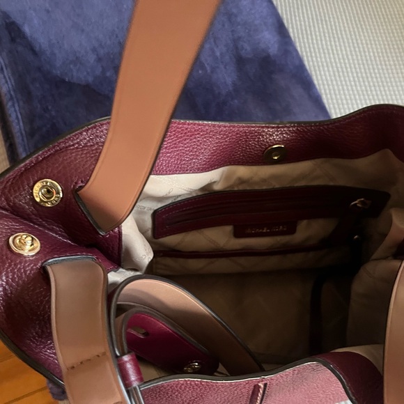 Michael Kors Bag - Picture 5 of 9